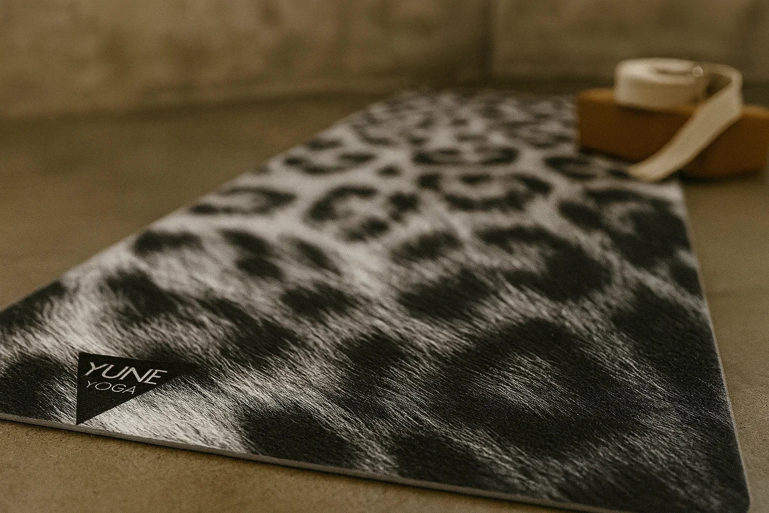 Yune Yoga - Yoga Mat | 6mm Thick | Snow Leopard | Non-Slip | Eco Friendly | Yune Yoga - Image 4
